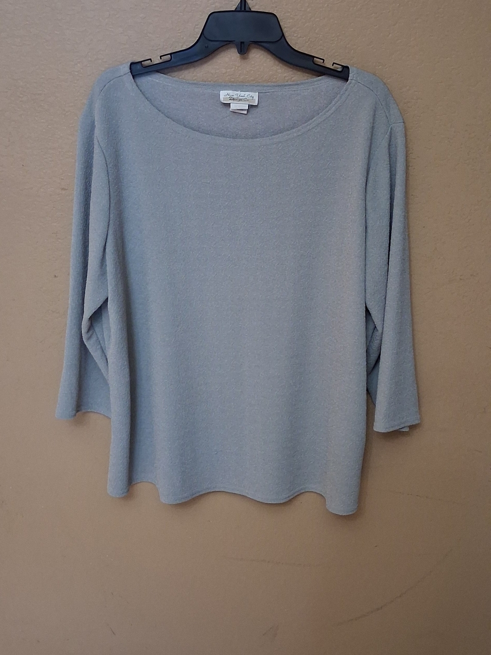 New York & Company Light Gray Boatneck Knit Top